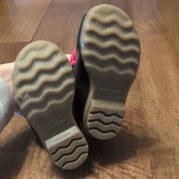 Sperry Kids Black Boots with Pink Laces - Picture 3 of 4